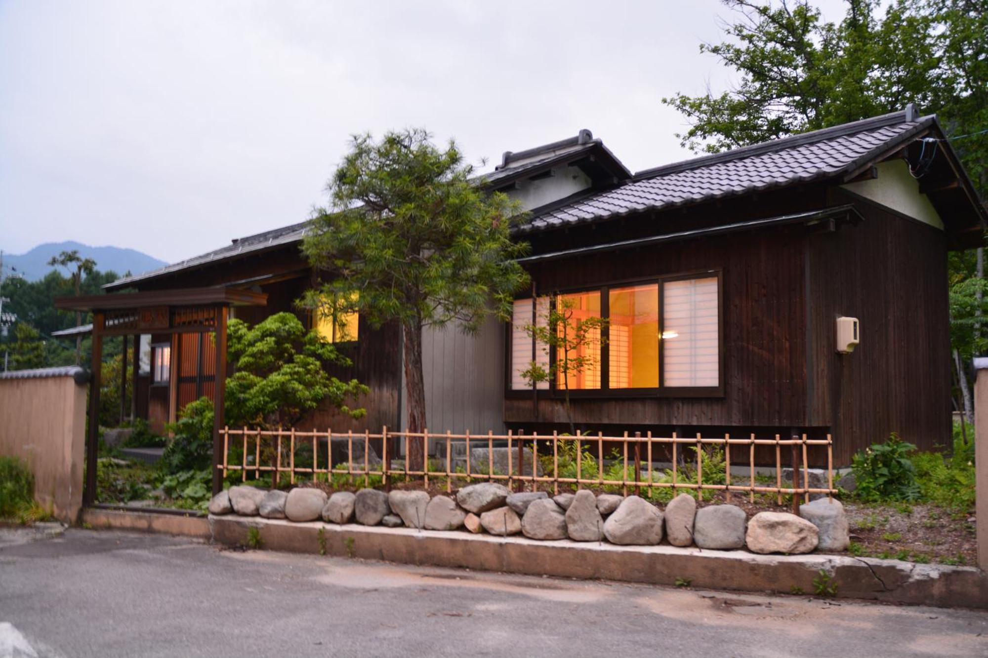 Alpine Route Hotel Омати Экстерьер фото