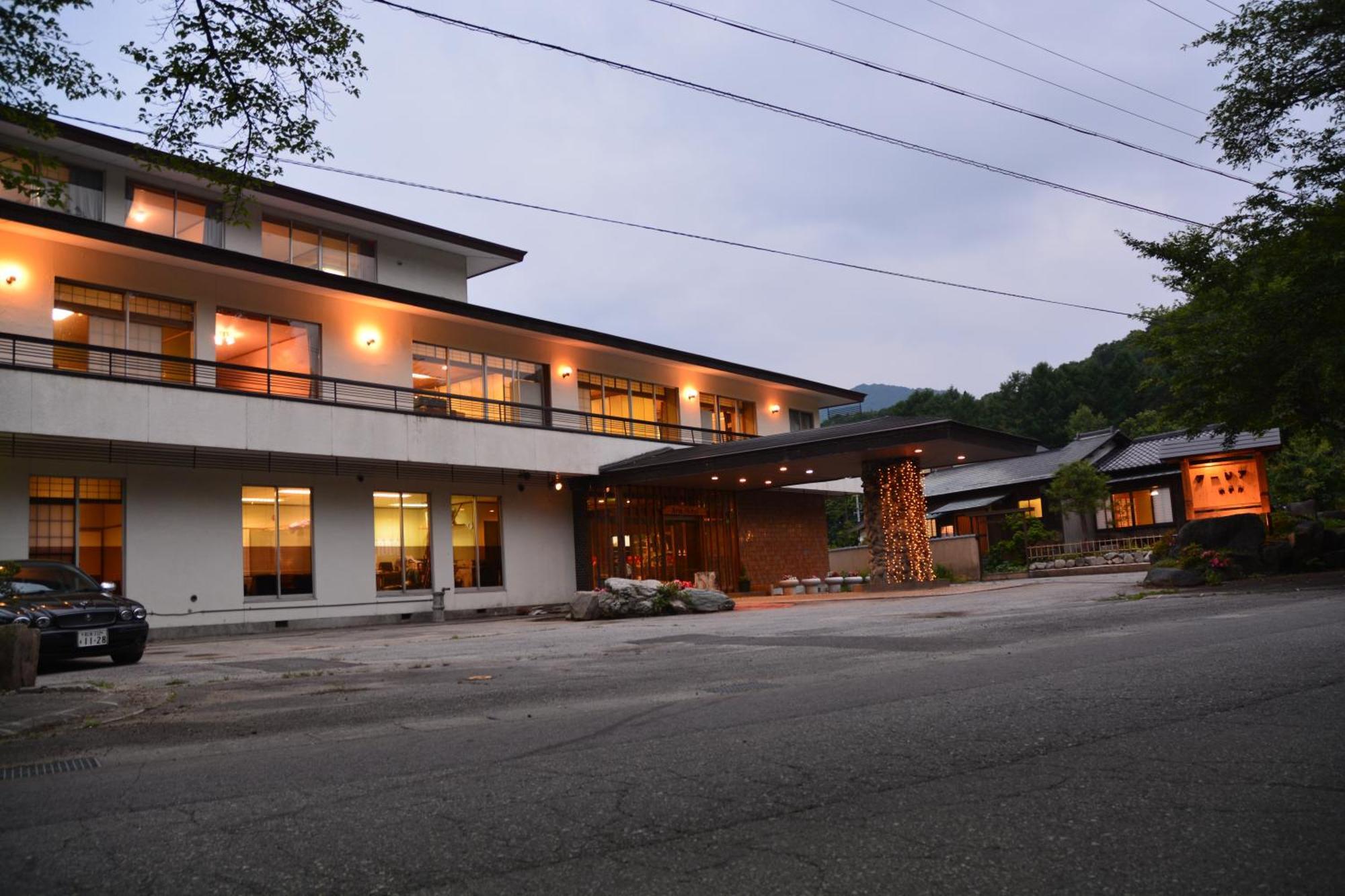 Alpine Route Hotel Омати Экстерьер фото